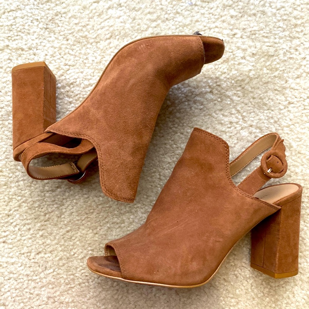 Banana Republic camel tone suede booties